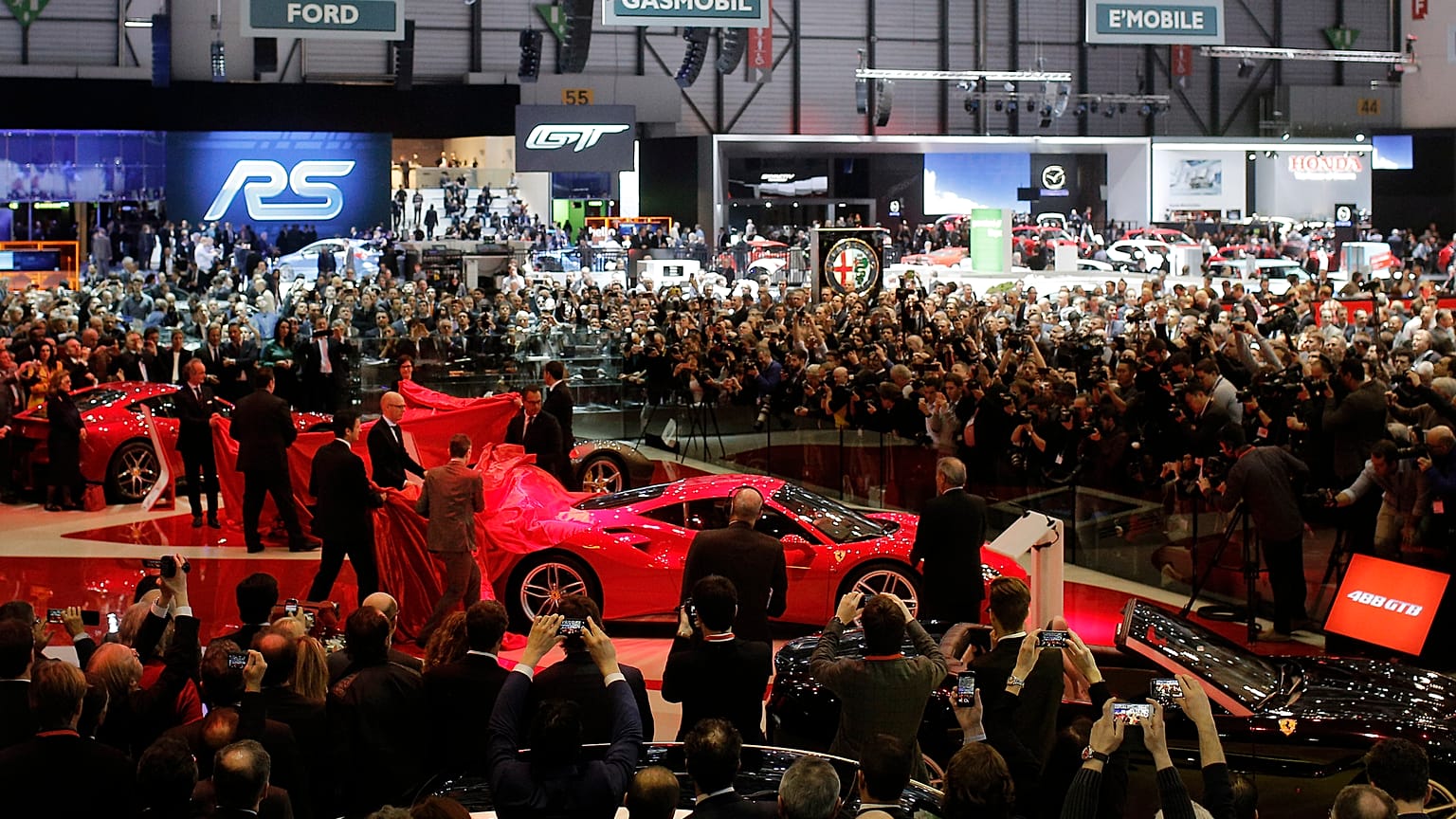 Женевский автосалон в 2015 году. 