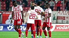Οι παίκτες του Ολυμπιακού πανηγυρίζουν