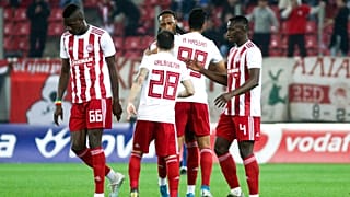 Οι παίκτες του Ολυμπιακού πανηγυρίζουν