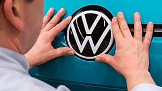 Alman otomotiv devi Volkswagen "egzoz manipülasyonu" için müşterilerine 830 milyon avro ceza ödeyecek