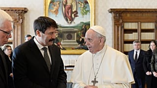 Budapestre látogat Ferenc pápa