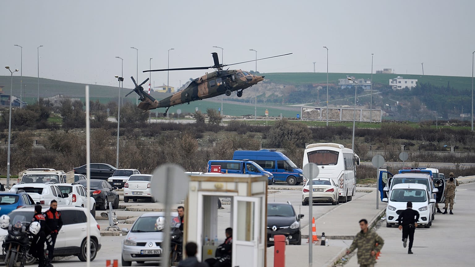 Hatay'da yaralı askerleri taşıyan TSK helikopteri