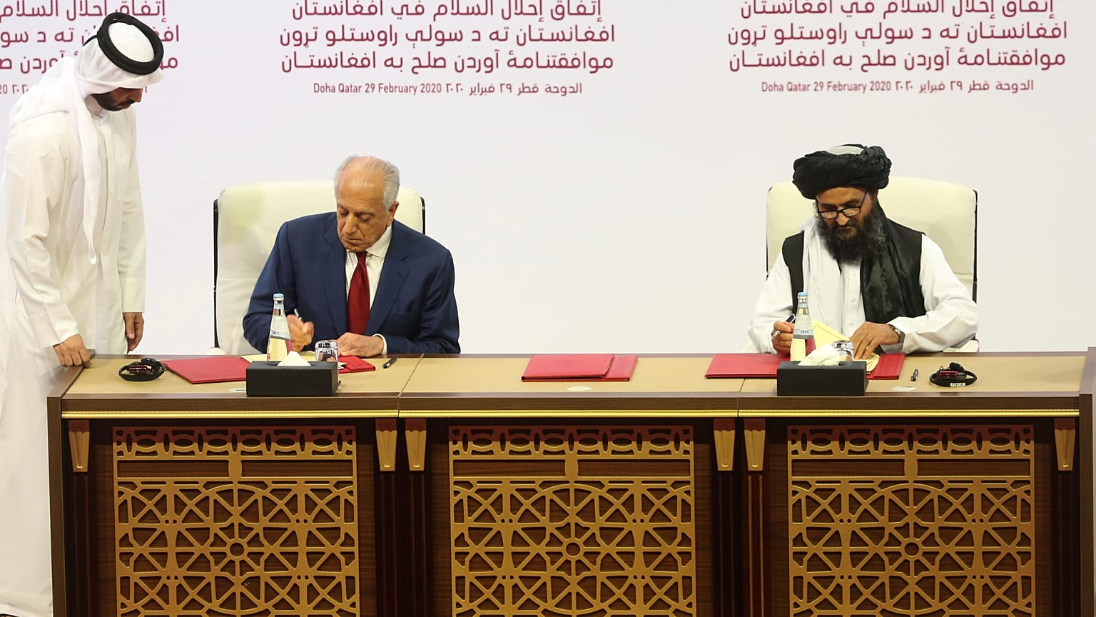 Anlaşmayı ABD’nin Afganistan Özel Temsilcisi Zalmay Halilzad ile Taliban Siyasi Ofis Başkanı Molla Abdulgani Berader imzaladı