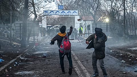 Greece claims to have stopped 4,000 migrants at Turkish border