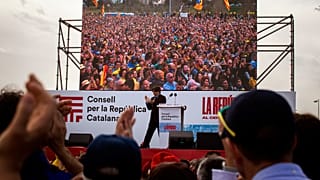 Puigdemont accolto da eroe a Perpignan