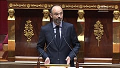 En France, le gouvernement annonce passer en force sur la réforme des retraites