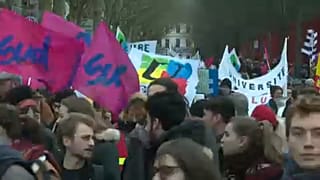 Γαλλία: Με προεδρικό διάταγμα το ασφαλιστικό