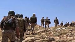 صور من الأرشيف تصور عددا من جنود حزب الله اللبناني على الحدود السورية اللبنانية. 2017/07/22