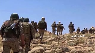 صور من الأرشيف تصور عددا من جنود حزب الله اللبناني على الحدود السورية اللبنانية. 2017/07/22