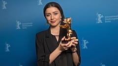 Altın Ayı ödülünü İranlı  yönetmen Muhammed Rasoulof'un "Sheytan Vojud Nadarad" filmi kazandı.