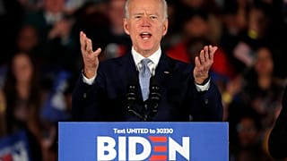 El candidato presidencial demócrata Joe Biden, habla en un mitin electoral en la noche de las primarias en Carolina del Sur, el 29 de febrero de 2020.