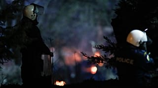Αστυνομικές δυνάμεις στα σύνορα με την Τουρκία στο τελωνείο στις Καστανιές Έβρου το οποίο παραμένει κλειστό