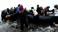 Türkiye'den Yunanistan'ın Midilli adasına geçen göçmenler