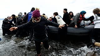 Türkiye'den Yunanistan'ın Midilli adasına geçen göçmenler
