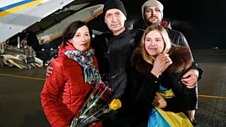 Rusya ile yapılan esir değişiminden sonra ülkesine dönen Ukraynalılar