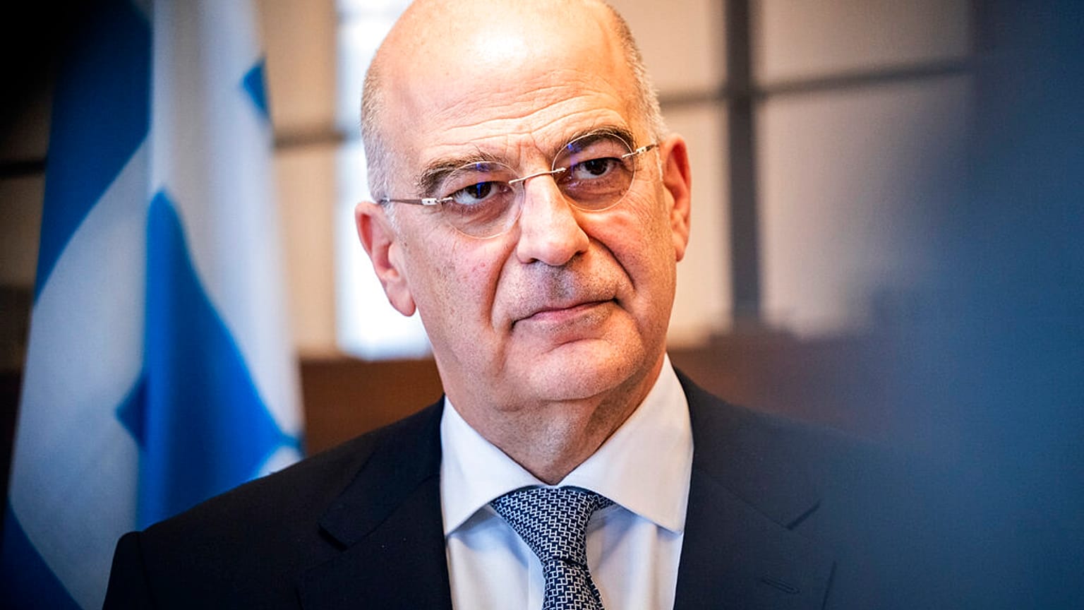 Μπαράζ τηλεφωνικών επικοινωνιών Δένδια με ομολόγους του