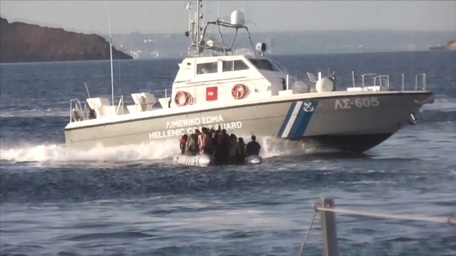 VIDEO: Turchia accusa guardia costiera greca di sparare e "cercare di affondare" barcone