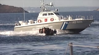 VIDEO: Turchia accusa guardia costiera greca di sparare e "cercare di affondare" barcone