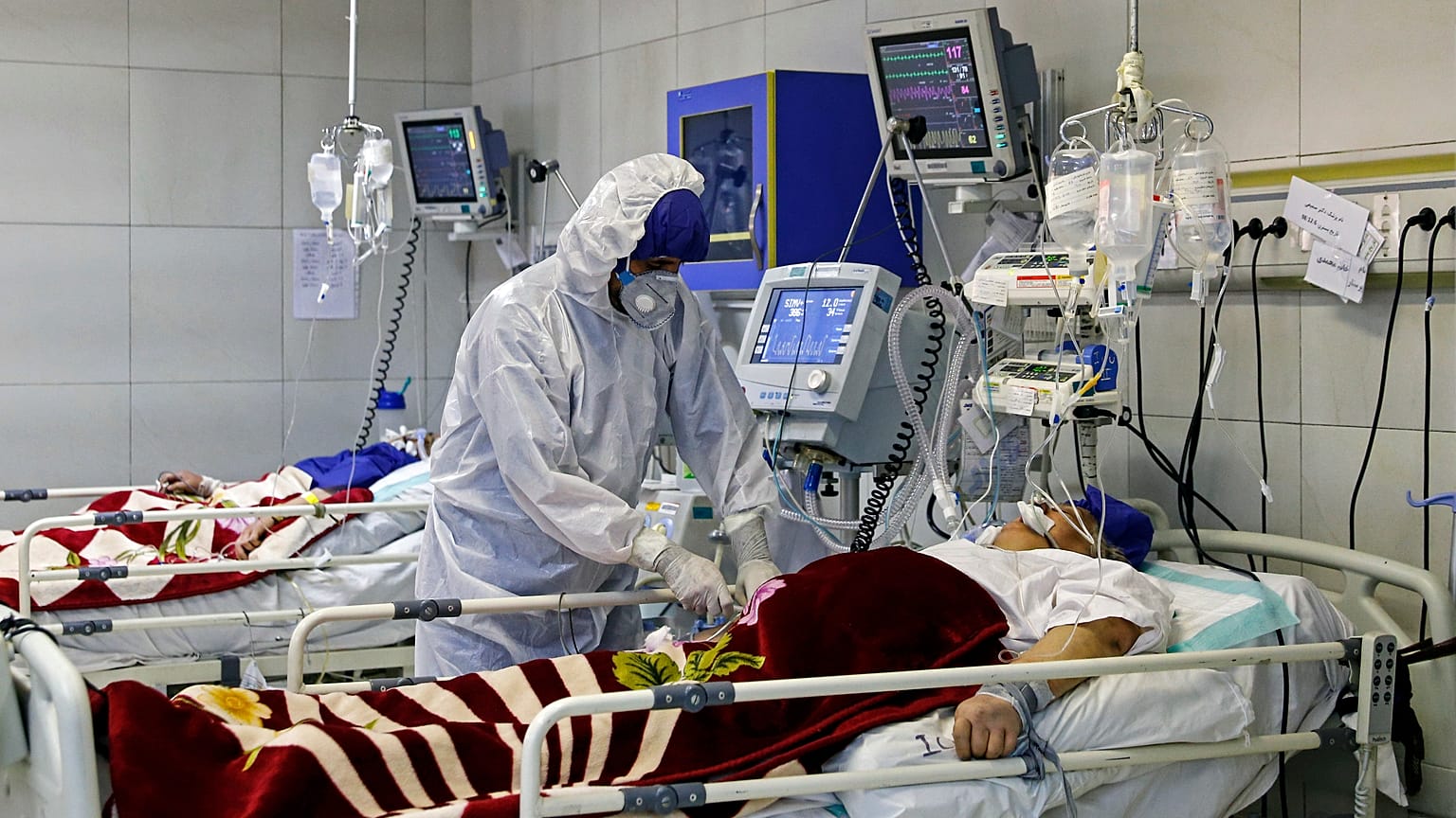 کمک‌های بین‌المللی در راه ایران؛ متخصصان سازمان جهانی بهداشت به تهران رسیدند