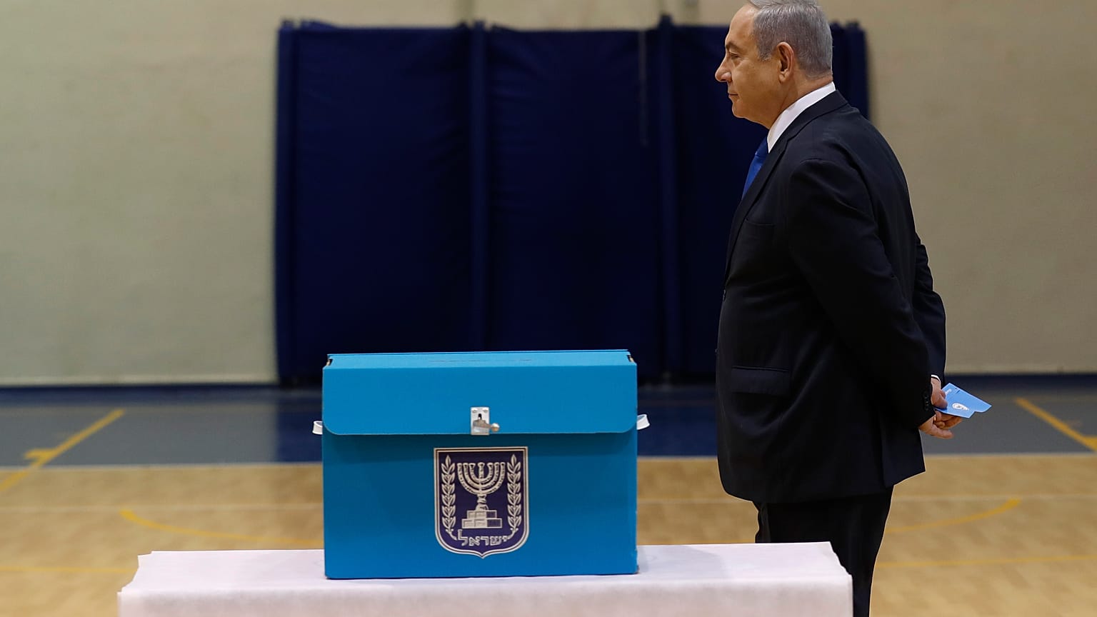 Benyamin Netanyahu dans un bureau de vote de Jérusalem, le 2 mars 2020