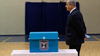 Benyamin Netanyahu dans un bureau de vote de Jérusalem, le 2 mars 2020