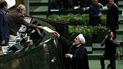 با حکم حکومتی رهبر ایران، لایحه بودجه رد شده در مجلس بدل به قانون می‌شود