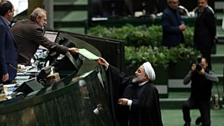 با حکم حکومتی رهبر ایران، لایحه بودجه رد شده در مجلس بدل به قانون می‌شود