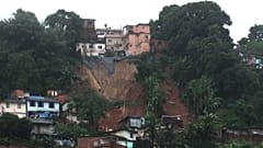 Tempestade provoca pelo menos 16 mortos no litoral de São Paulo