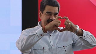 Maduro a támogatóival találkozik egy kormánypárti megmozduláson Caracasban 2019. december 3-án.
