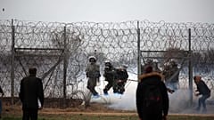 Zusammenstöße zwischen Migranten und Polizei in Kastanies 
