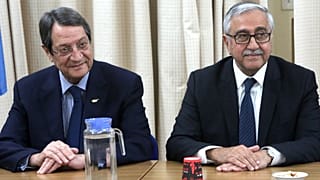 Ο Πρόεδρος της Κυπριακής Δημοκρατίας Νίκος Αναστασιάδης και ο τ/κ ηγέτης Μουσταφά Ακιντζί