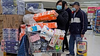 شاهد: بسبب كورونا.. تقنين بيع ورق المرحاض في أستراليا