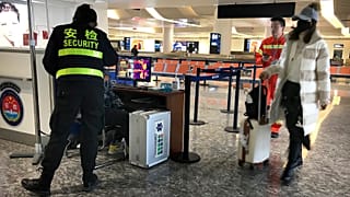 Проверка в аэропорту в Ухани