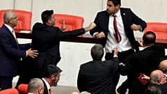 Schlägerei im türkischen Parlament