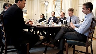 Σύσκεψη στο Μαξίμου για τον COVID-19 - Στα δέκα τα κρούσματα στην Ελλάδα