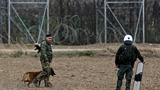 Ezer készenléti rendőrt vezényel a határra Törökország
