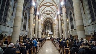 Éjféli szentmise a budapesti Árpád-házi Szent Erzsébet-plébániatemplomban