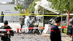Öngyilkos merénylők robbantottak Tuniszban, az amerikai nagykövetségnél