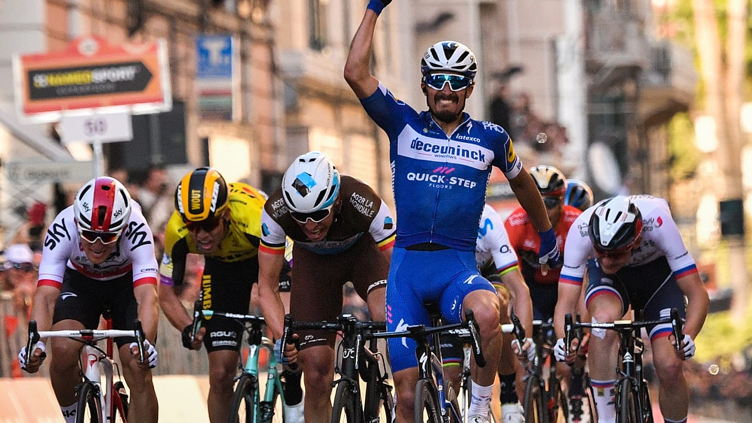 La volata finale della Milano-Sanremo 2019
