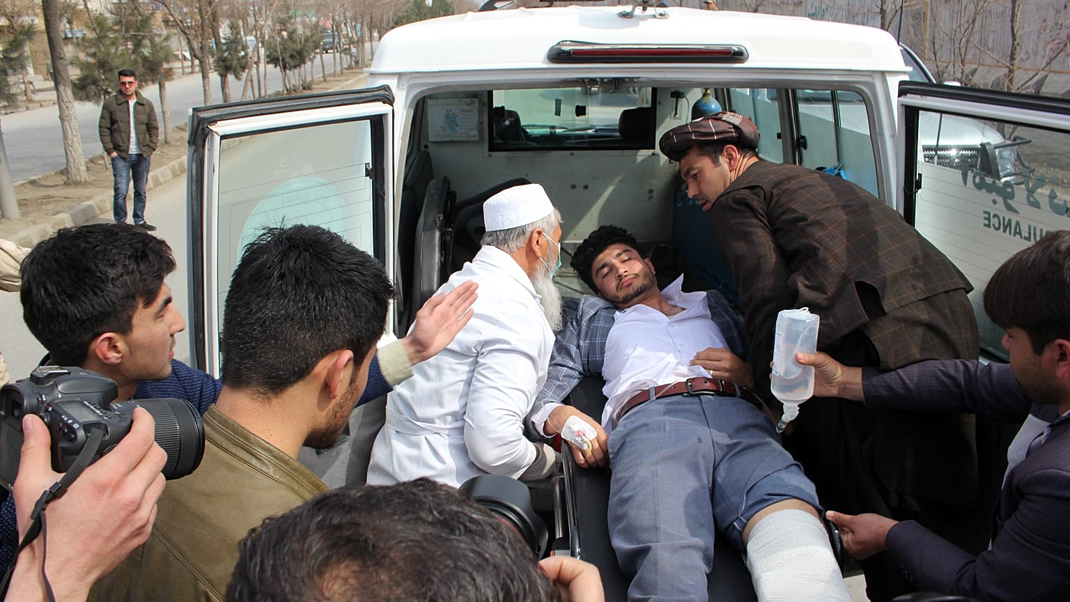 Afganistan'ın başkenti Kabil'de roketli ve silahlı saldırı