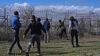 Aumenta o caos na fronteira greco-turca