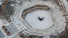 В мечетях Мекки и Медины провели санитарную обработку 