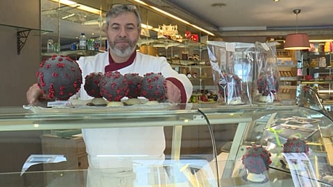 Konditor-Kreation: Coronavirus als Schokoladenkugel