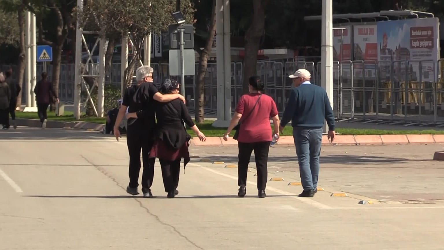 Adana'da düzenlenen 8 Mart Kadınlar Günü mitingine erkekler alınmadı