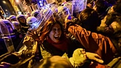 İstanbul'da 8 Mart Kadınlar Günü Yürüyüşü'ne polis müdahalesi