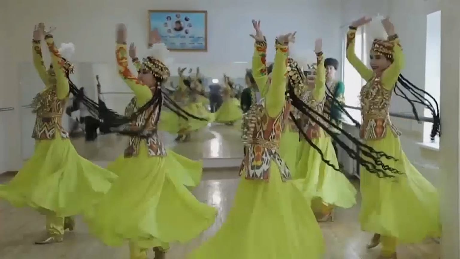 La "escalofriante" danza uzbeca que se ha convertido en patrimonio de la humanidad