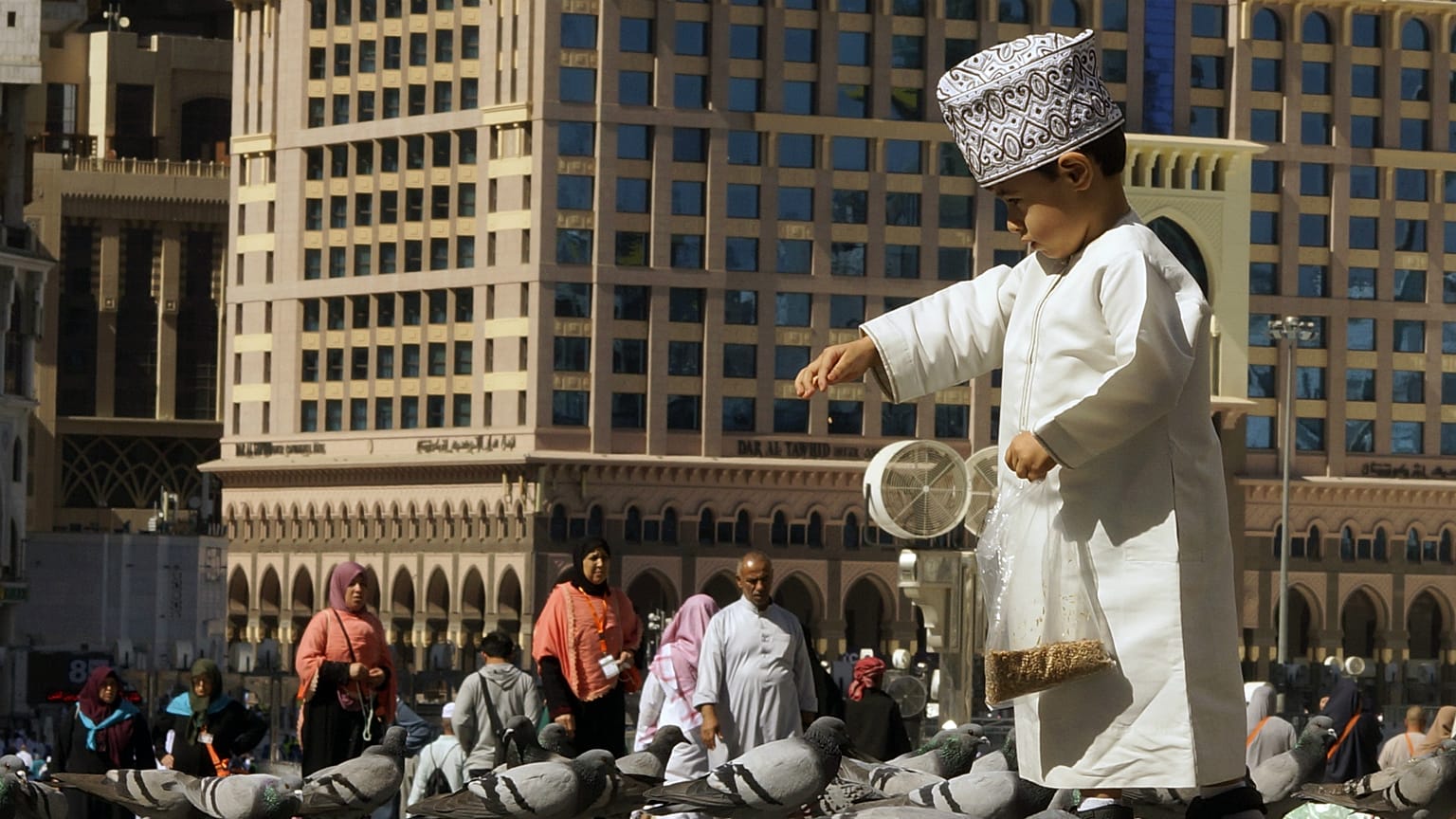 Suudi Arabistan'da Covid-19 nedeniyle eğitime ara verildi