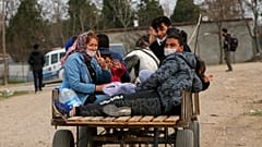 Χιλιάδες μετανάστες απωθούνται από τα σύνορα