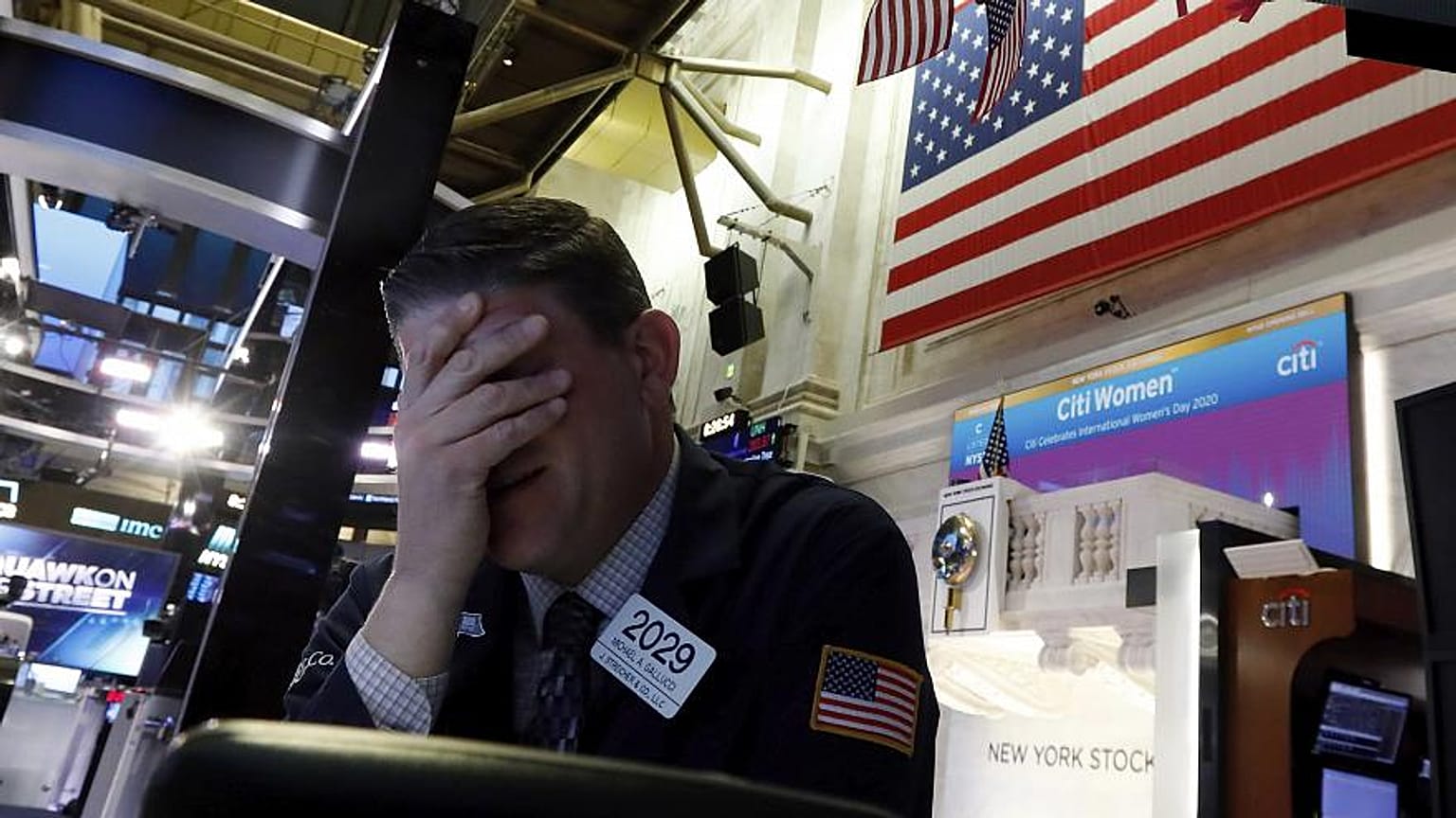 Borse in caduta libera: il lunedì nero dei mercati mondiali 