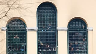 İtalya'da Covid-19 nedeniyle tahliye edilen mafya üyeleri tepkiler üzerine yeniden cezaevine dönüyor